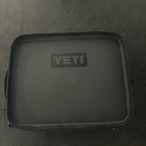 Yeti lunchbox